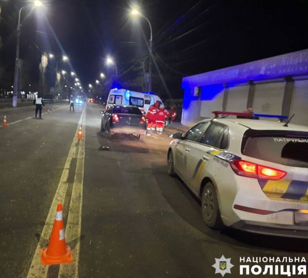 Вечером в Николаеве на пешеходном переходе автомобиль сбил дедушку и его двухлетнего внука
