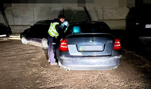 В Николаеве задержали пьяного водителя, который врезался в припаркованную машину