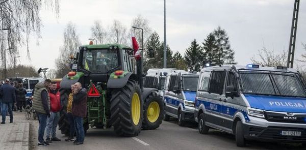 Польские фермеры собираются заблокировать границу с Украиной еще на месяц