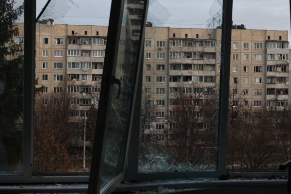 Во Львове после утреннего обстрела выбито четыреста окон