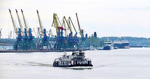 Дунайское пароходство готовит грузовые караваны как альтернативу заблокированной украинско-польской границы