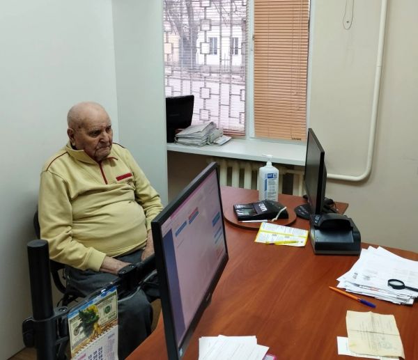 104-летний николаевец впервые в жизни оформил загранпаспорт