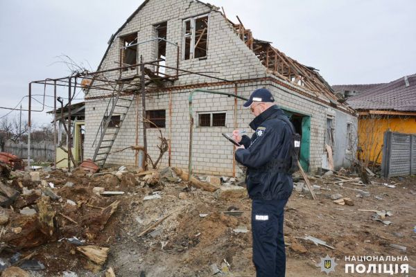Полиция документирует последствия вчерашнего обстрела Николаевской области. Фото