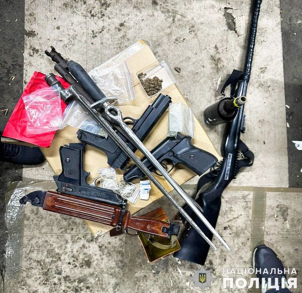 Гранаты, противотанковые гранатометы, штык-ножи, 4 килограмма канабиса – в Николаевской области задержали преступную группировку