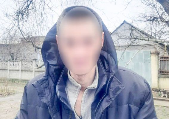 Средь бела дня в центре Николаева избили и ограбили мужчину