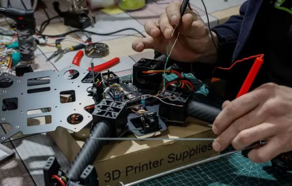 В Херсонской области трое жителей погибли, пытаясь разобрать найденный FPV-дрон