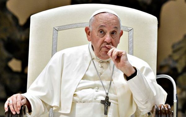 Папа Римский сделал провокационное заявление о "белом флаге" Украины – иноСМИ