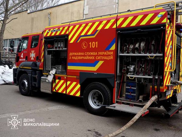 Сегодня в центральной части Николаева загорелось перекрытие жилого дома