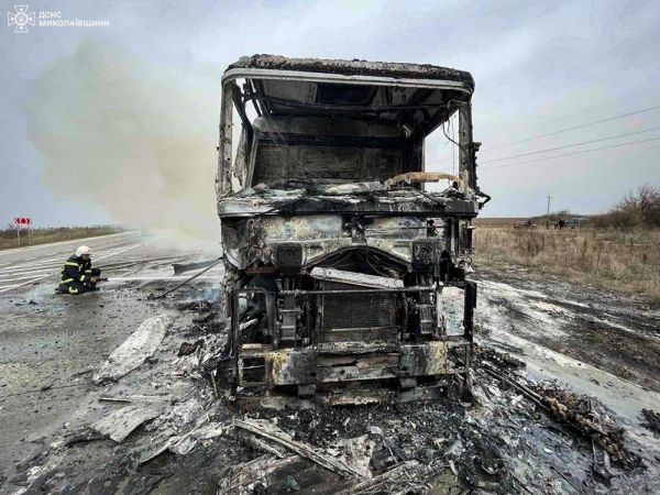 На Николаевщине на трассе Н-14 сгорела фура, груз также уничтожен