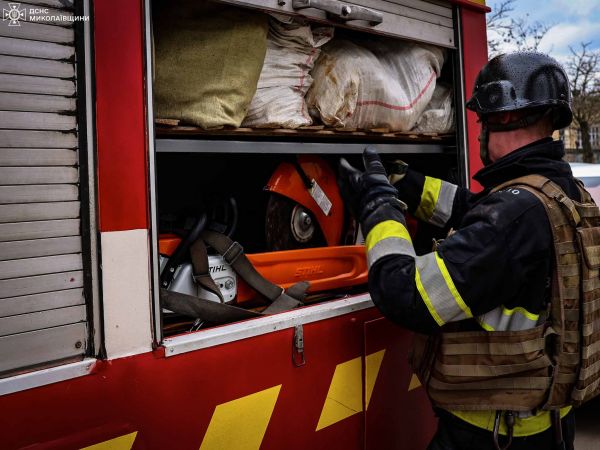 Вчера в Николаеве во время пожара с девятиэтажки вынесли немощную женщину