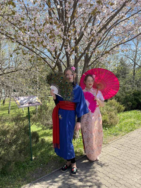 В Николаевском зоопарке празднуют цветение сакур