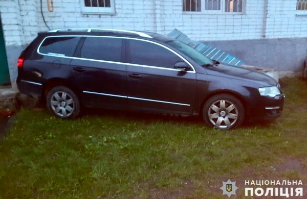 В Николаевской области угонщик Volkswagen Passat протаранил стену дома