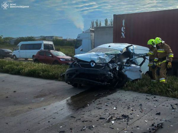 Утром Николаевской области разбился насмерть водитель «Рено»