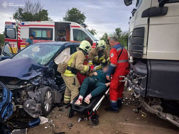 Очередная авария возле Красного: водительницу «мерседеса» из машины вырезали спасатели