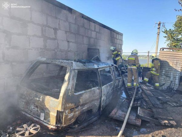 В Николаеве вместе с «Ниссаном» чуть не сгорели еще два автомобиля