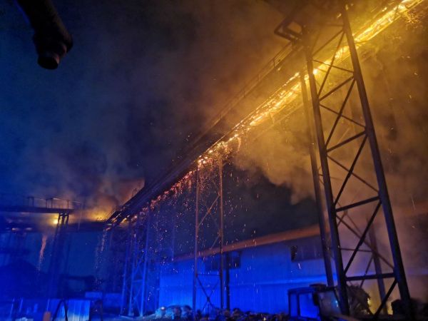 Ночью в Николаеве большой пожар тушили 45 огнеборцев