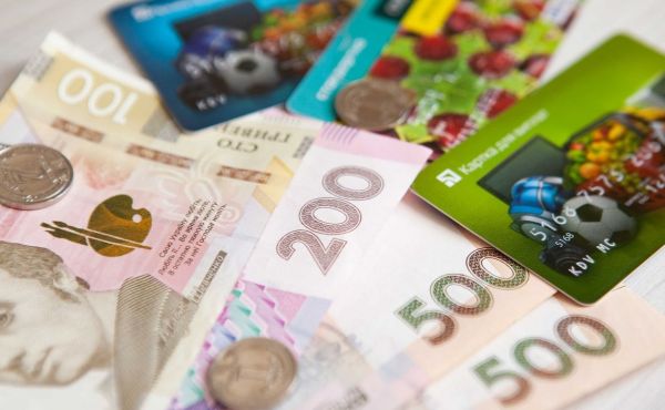 НБУ потребовал от банков проверять мелкие карточные переводы украинцев