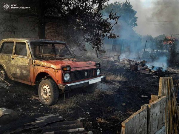 Пожарные Николаевской области ликвидировали последствия вражеского удара по гражданским объектам. Фото