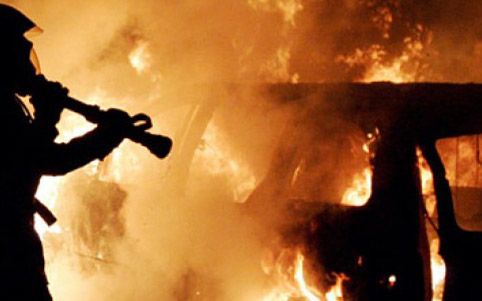Ночью в Николаевской области загорелся автомобиль, двое обгорели