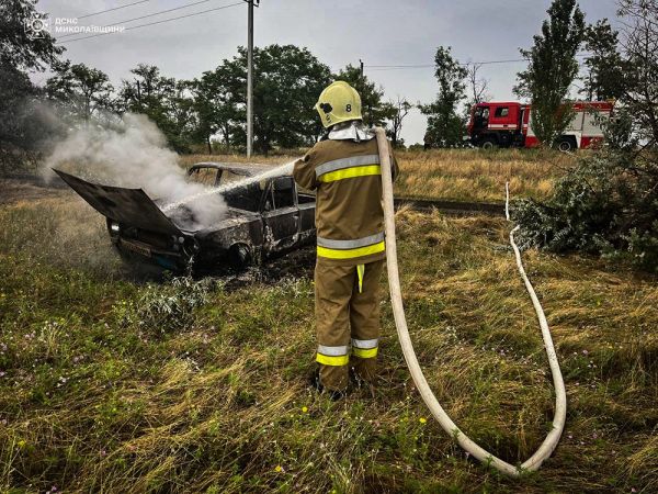 Ночью в Николаевской области сгорели два автомобиля