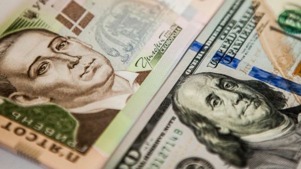 Официальный курс доллара впервые превысил 41 гривну с