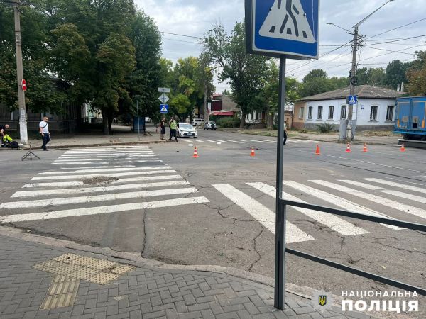 Днем в центре Николаева грузовик на пешеходном переходе сбил 88-летнюю бабушку