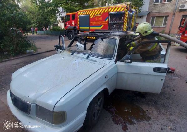 В Николаеве горел автомобиль "Волга". Фото