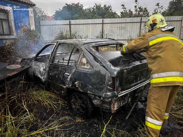 На рассвете в Николаеве горел «Форд», а в Вознесенском районе – «Опель»