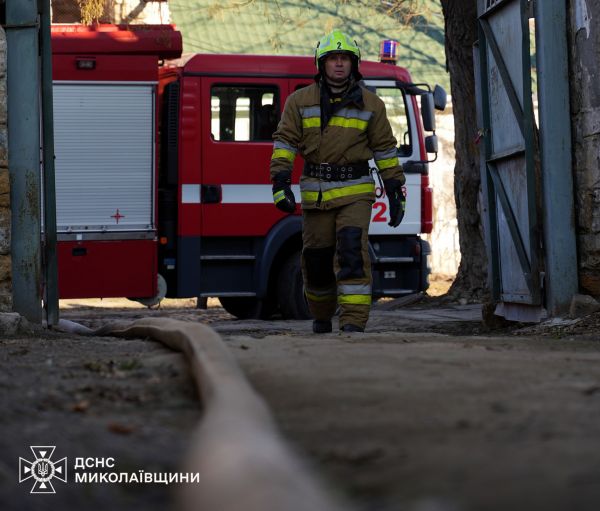 В Заводском районе Николаева выгорел одноэтажный жилой дом