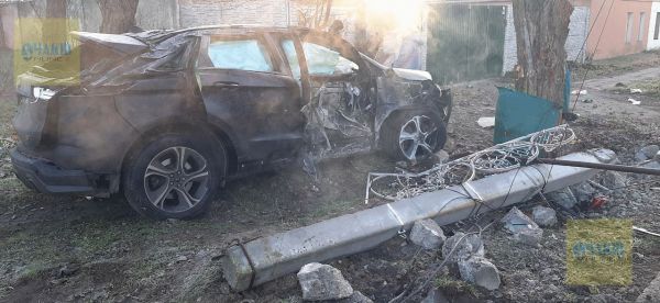 Авария в Очакове: пьяный водитель врезался в столб и "отключил" свет и интернет (фото)