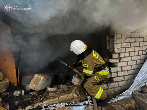 Сегодня утром в Лиманах Николаевской области загорелся дом