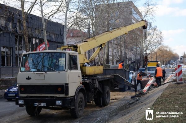 В центре Николаева восстановлен магистральный колодец, поврежденный в результате атаки «шахедов»